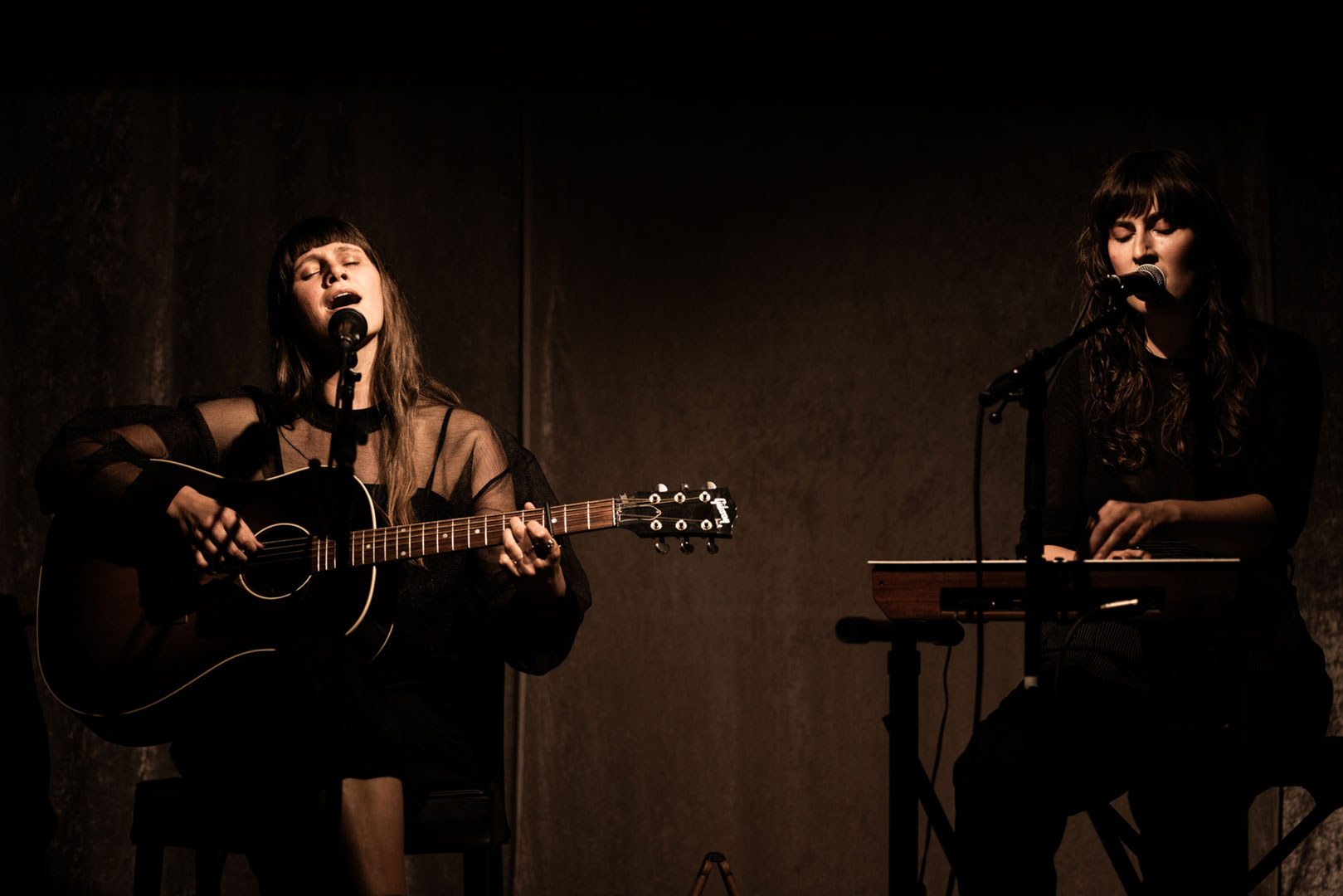 Lucia-Leena-Live-2_Credits-Julia-Wesely_WEB