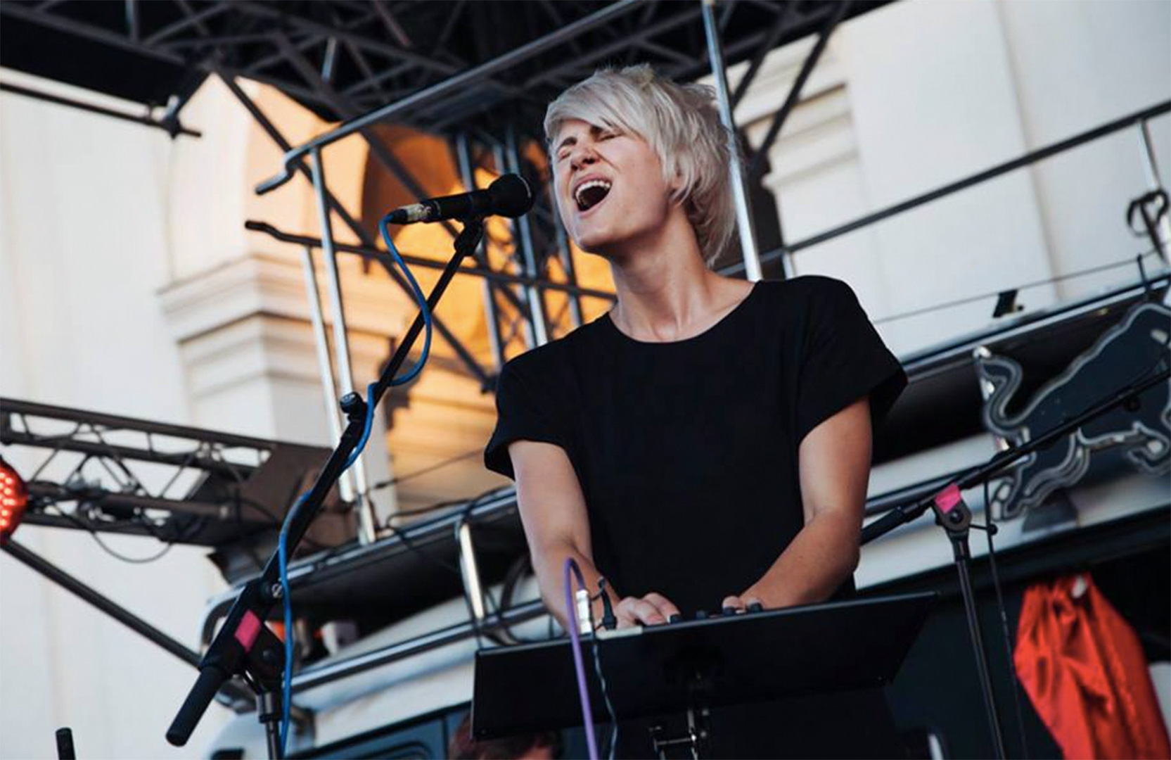 Listen-to-Leena,-Popfest-2016,-Simon-Brugner